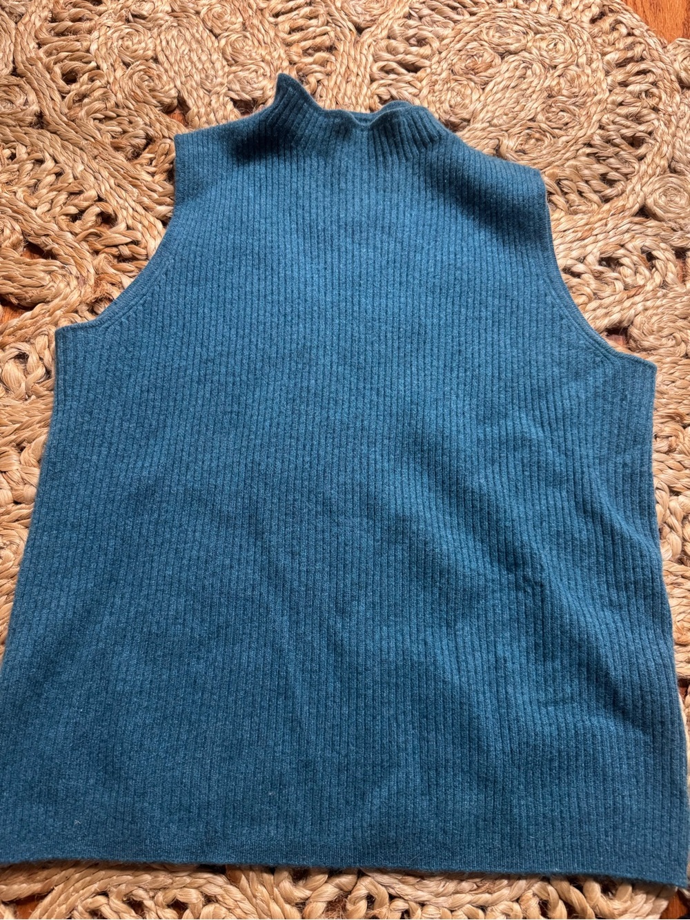 100% cashmere Sleeveless Ribbed Knit Mock Neck Sweater Vest
